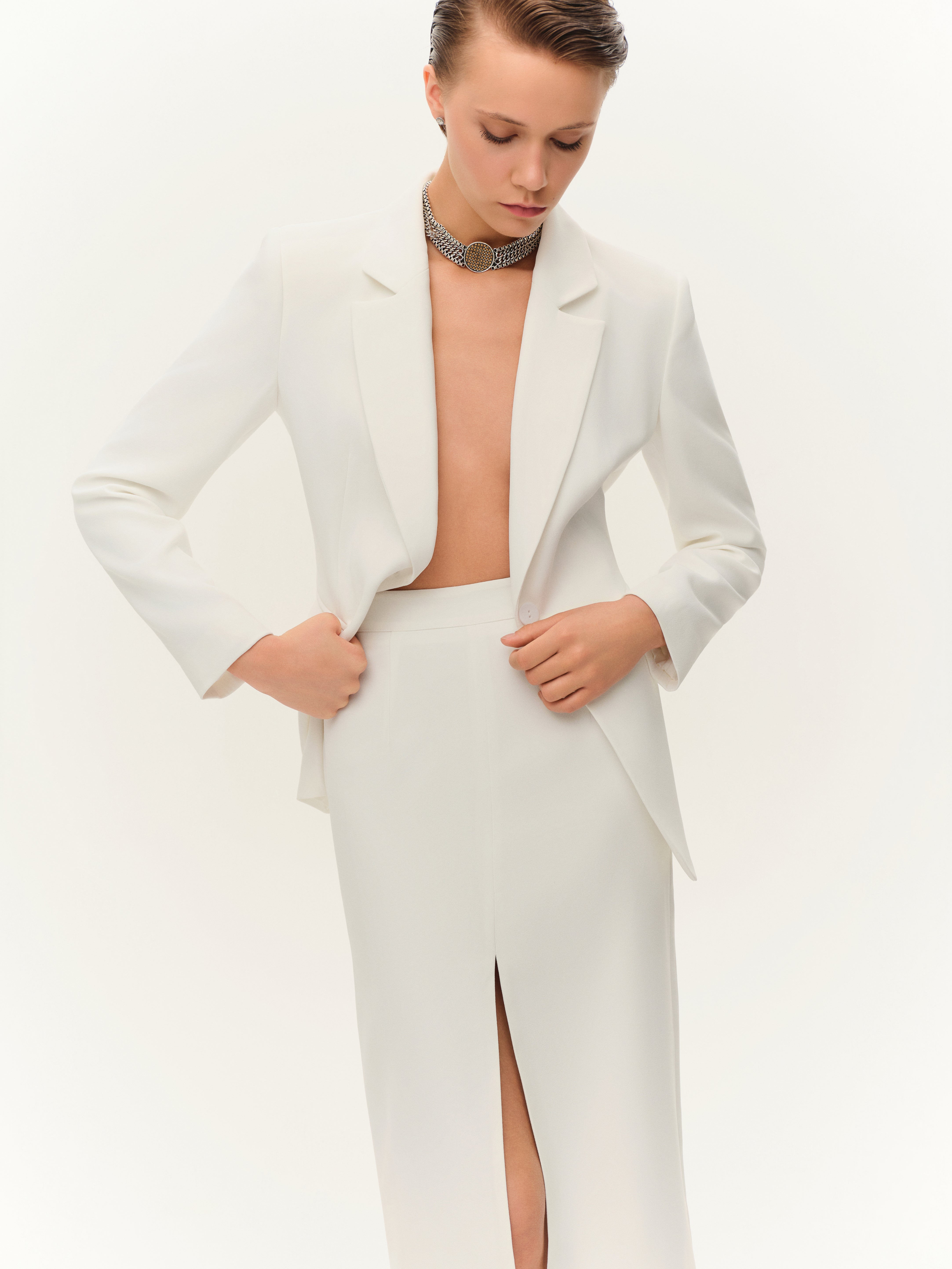 Beyaz Blazer Ceket & Yırtmaçlı Midi Etek Takım görünüm 2 - Fe Silhouette